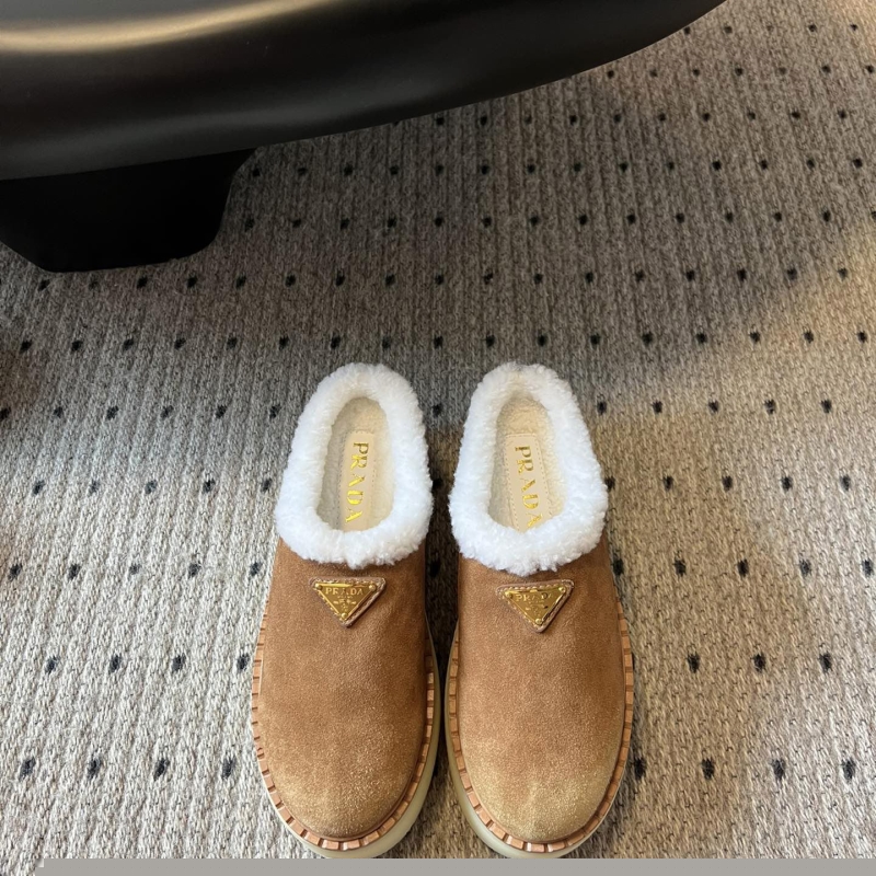 Pra*a slippers